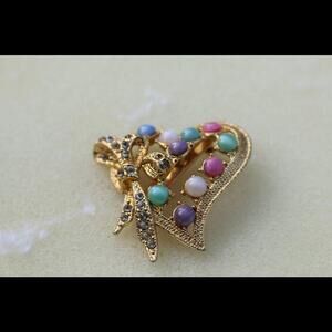 Vintage Faux white pearl & turquoise color gold tone hearth brooch Pin
